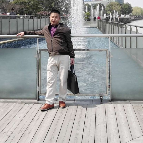 曾经闻冷月的照片