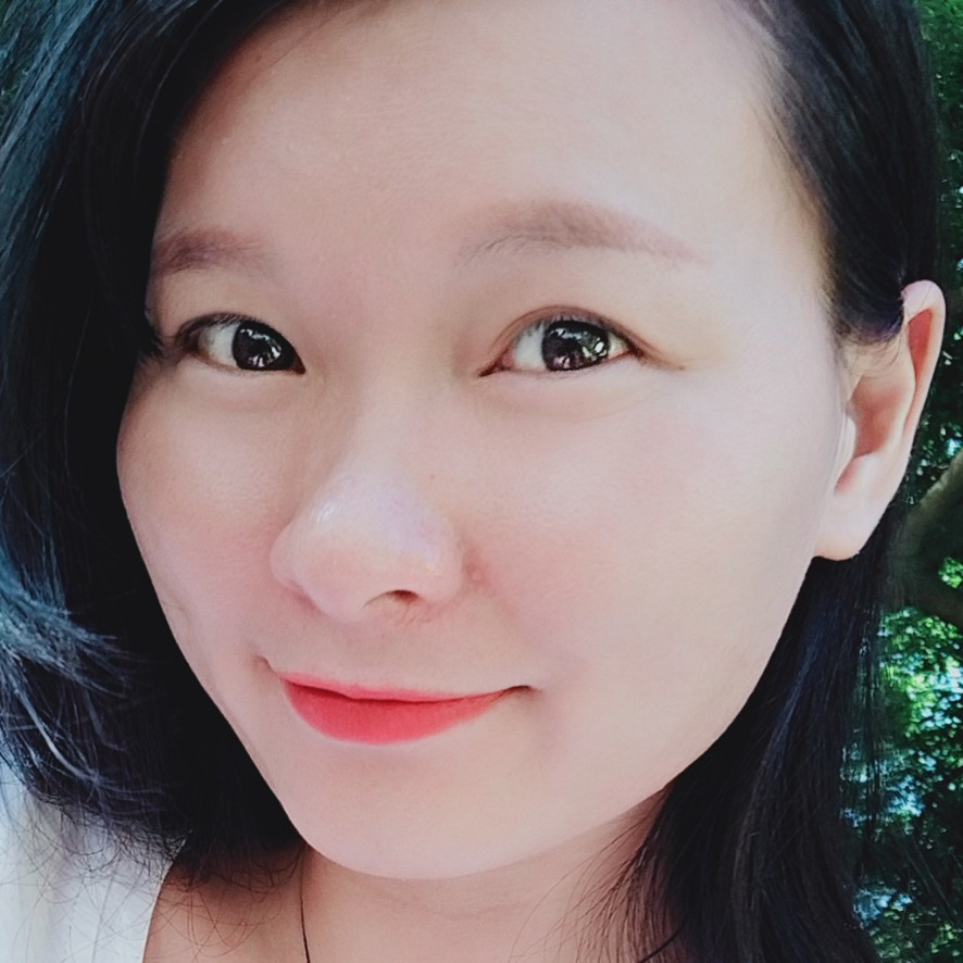 自信的艾丽莎的照片