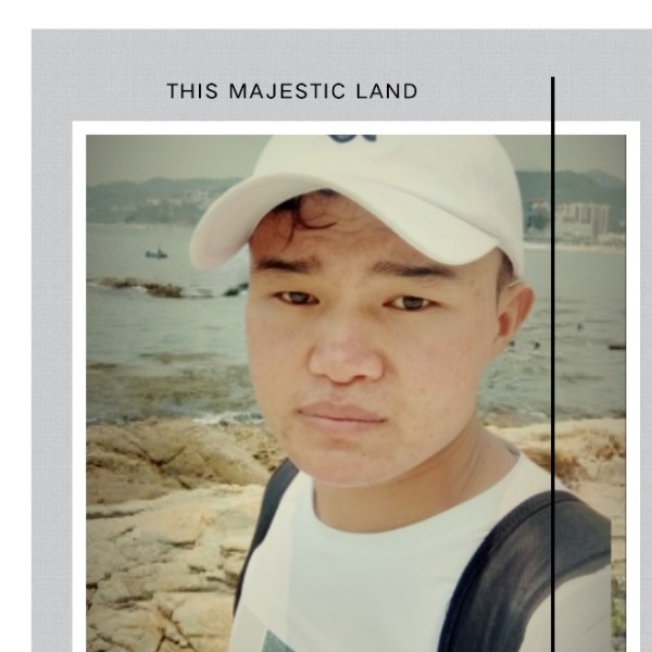矫情深拥云朵的照片