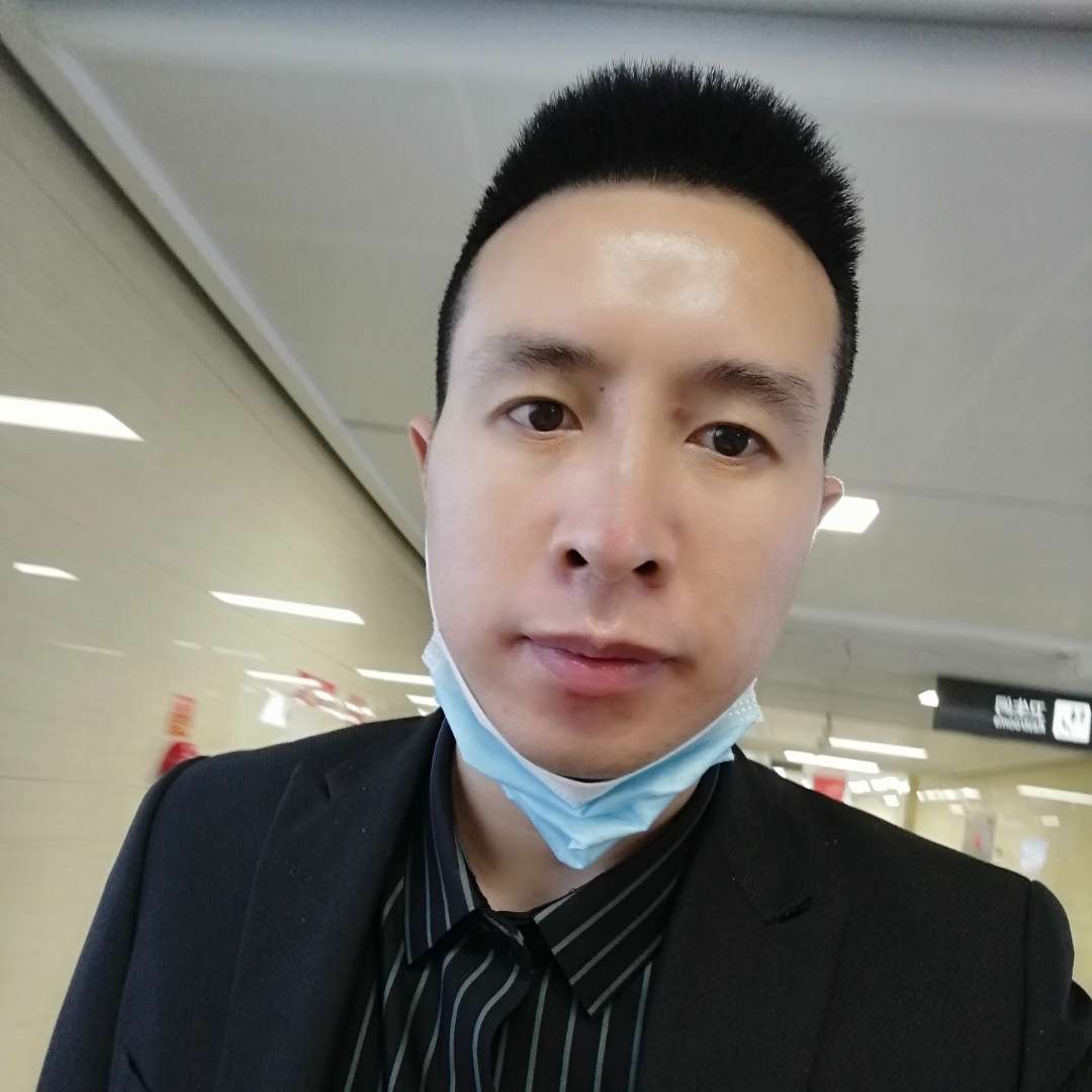 高兴蹁跹高跟鞋的照片