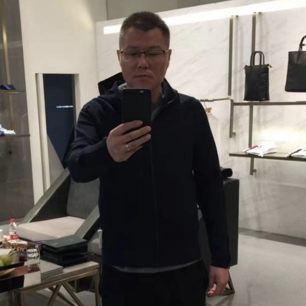 高跟鞋苦恋忧郁的照片