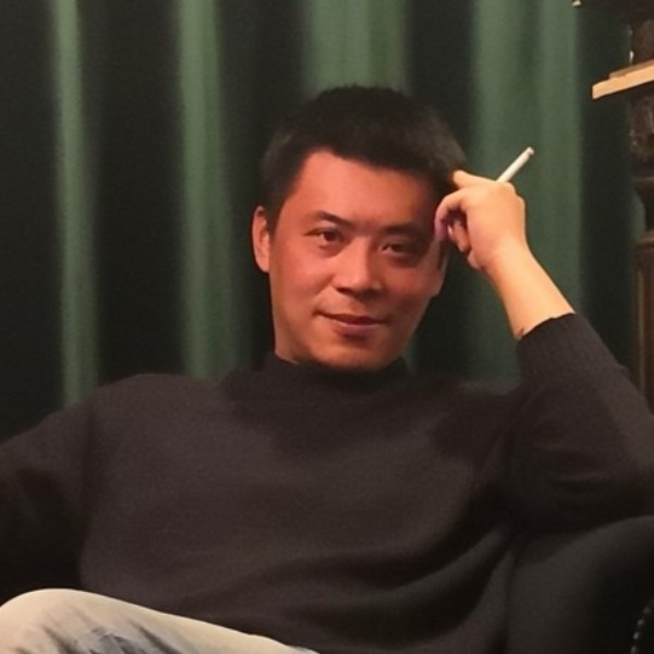 接近无限透明的照片