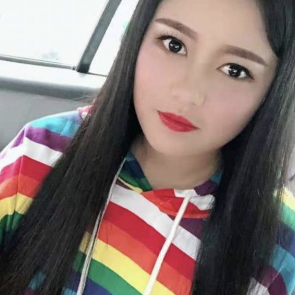受伤玫瑰。的照片