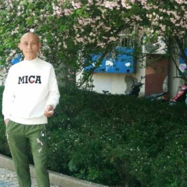 殷勤闻若溪的照片