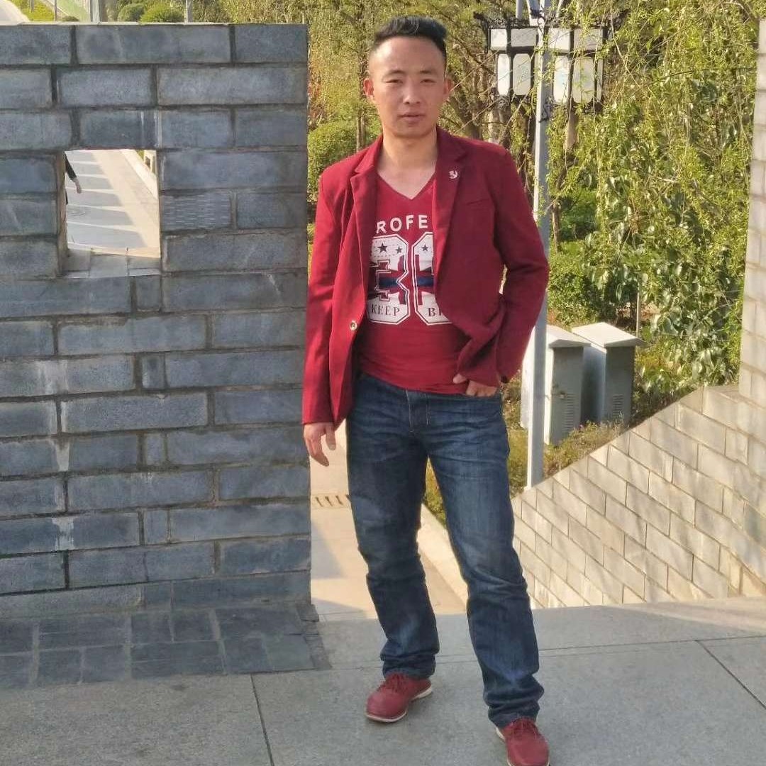 霸气拿帽子的照片