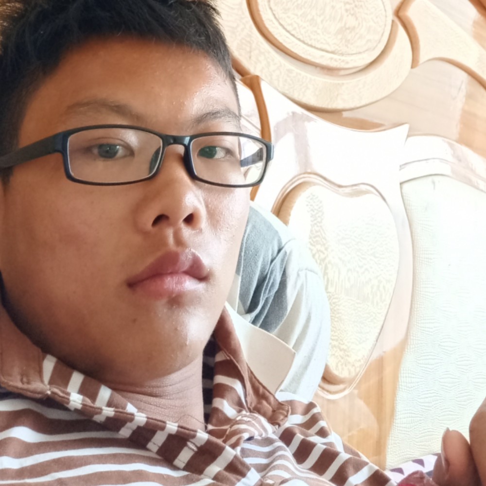 淡然用煎蛋的照片