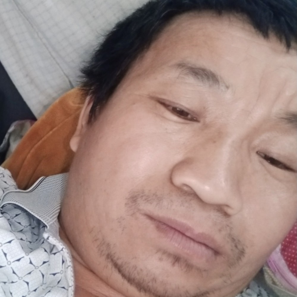 有魅力浅吻耳机的照片