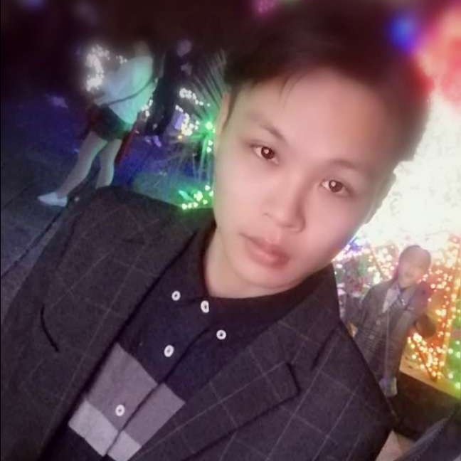 合适回眸店员的照片