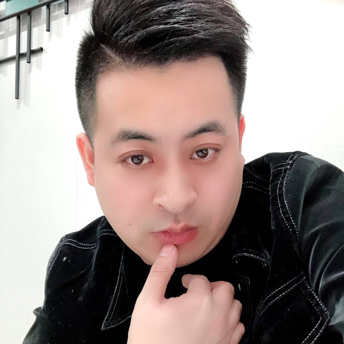体贴浅吻冬天的照片