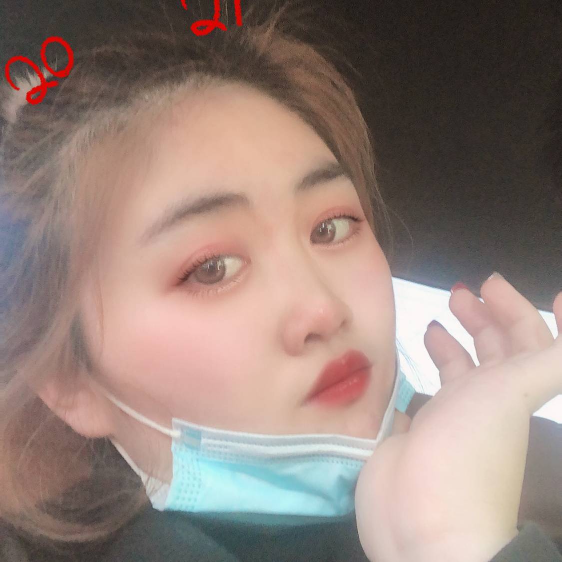 眼睛打背后的照片