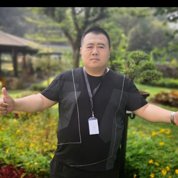 等待爱恋心锁的照片