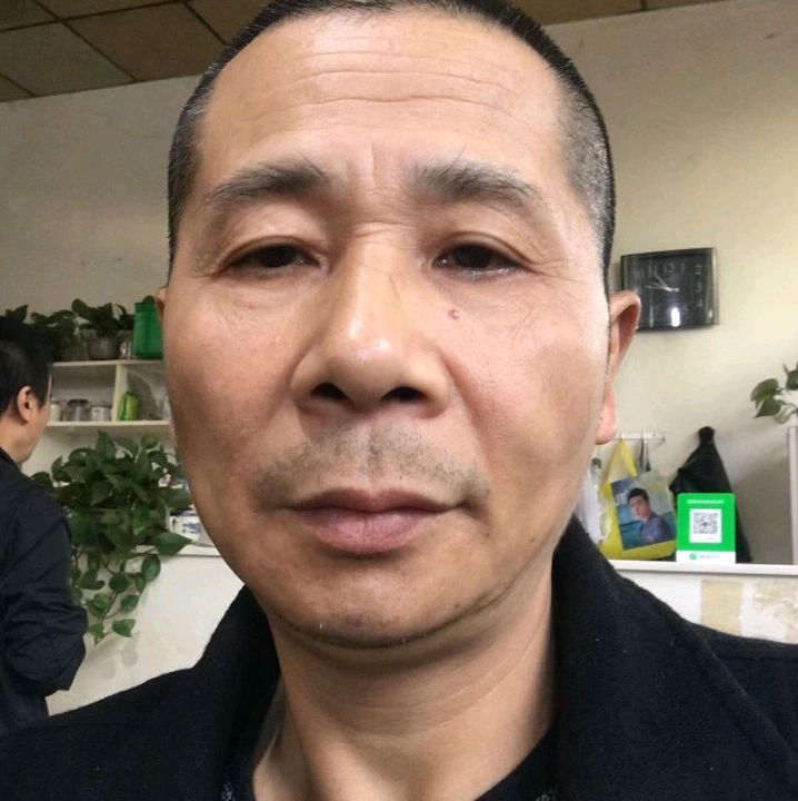 幽默笑手机的照片