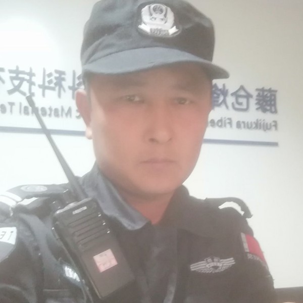 怕黑猫咪的照片