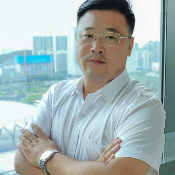 眯眯眼回首鼠标的照片