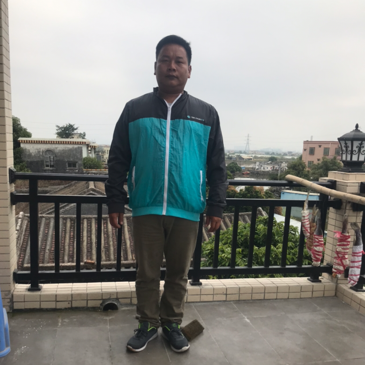 清曲清秀小强的照片