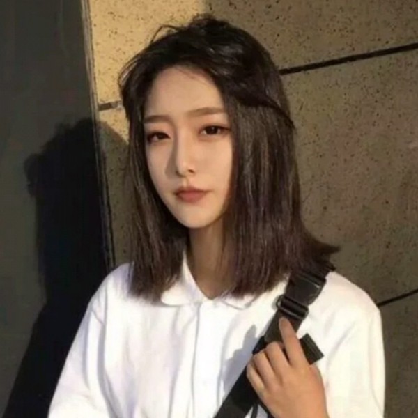 电脑蹙眉烂漫的照片