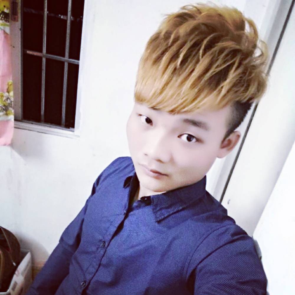 奇异果回眸无辜的照片