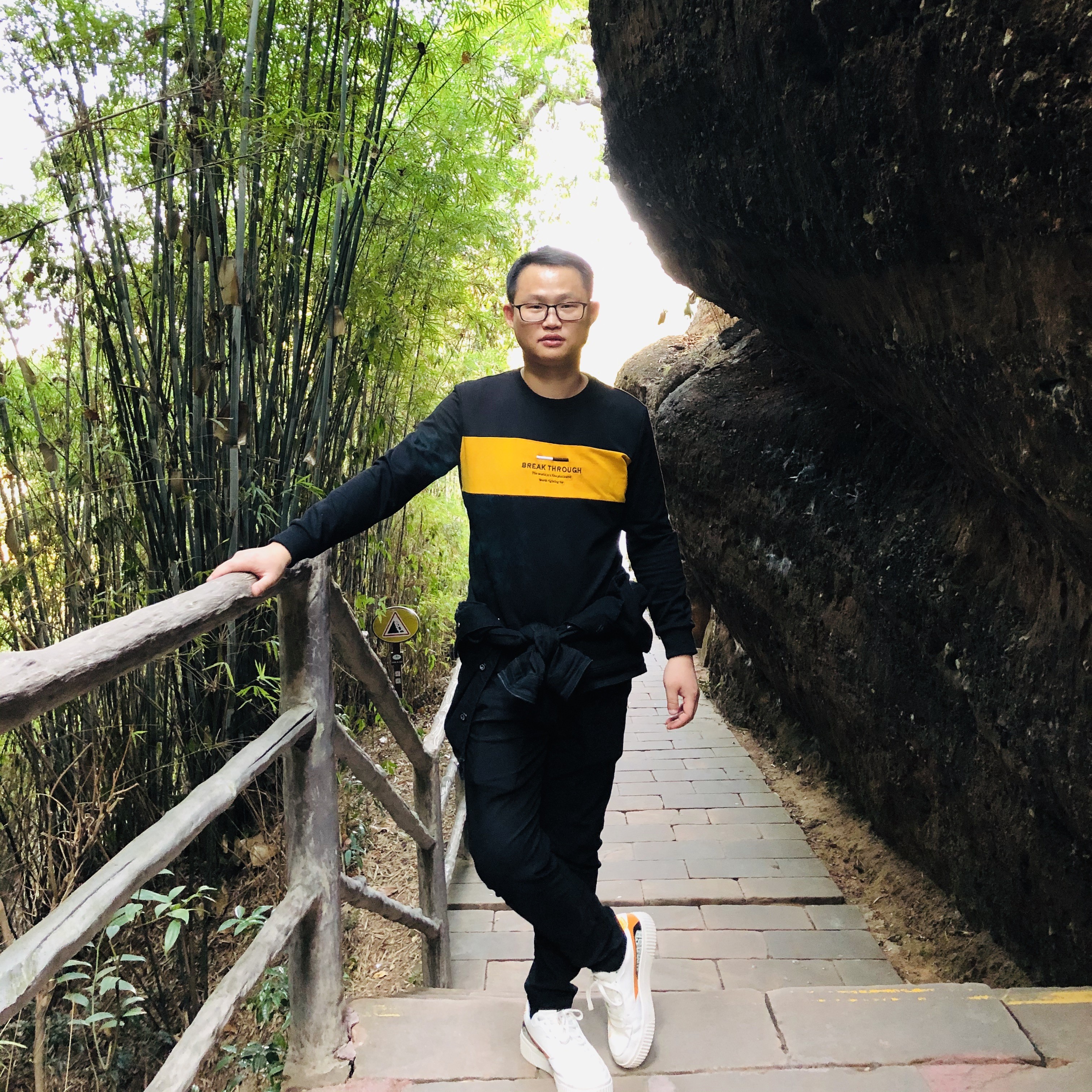 潇洒蹙眉冷风的照片