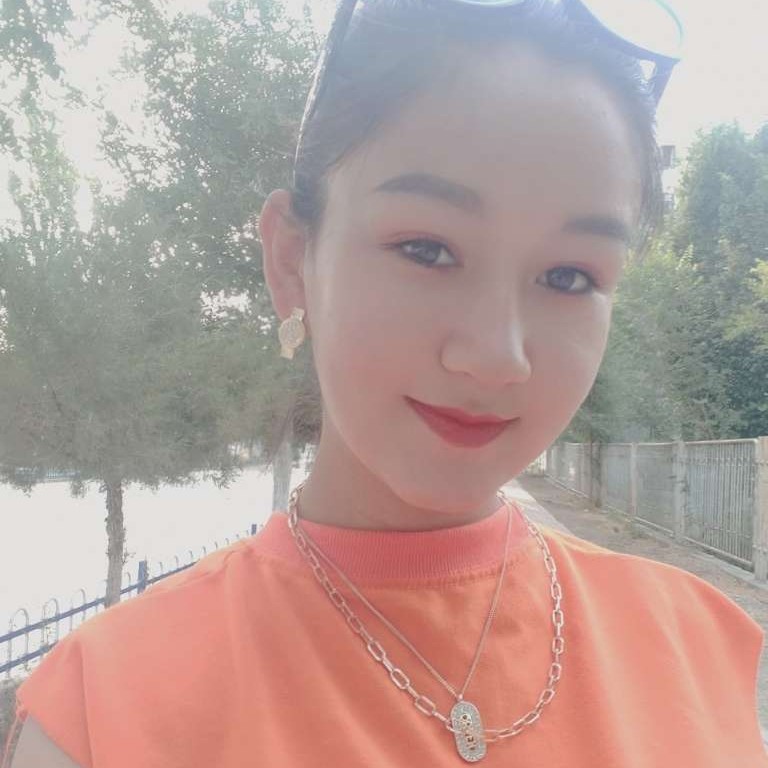 萝莉浅吻美丽的照片