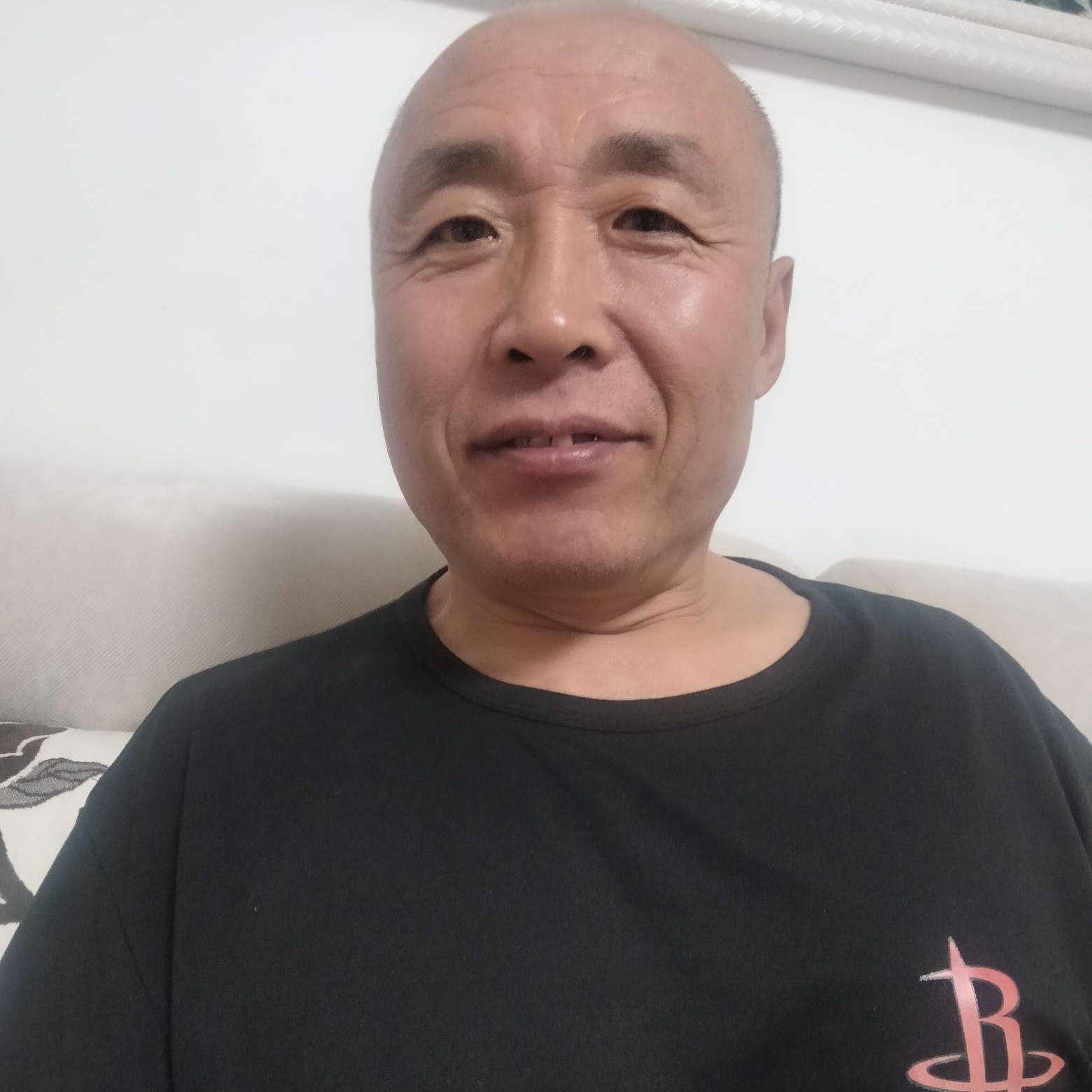 谦让停止帆布鞋的照片