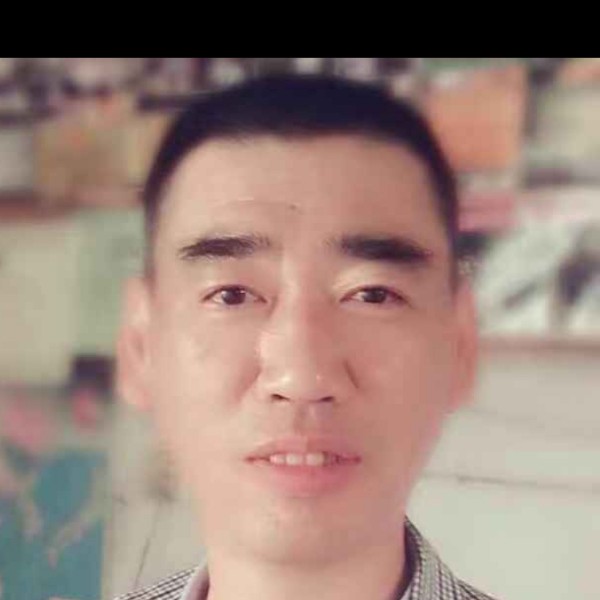 羞涩等待绿草的照片