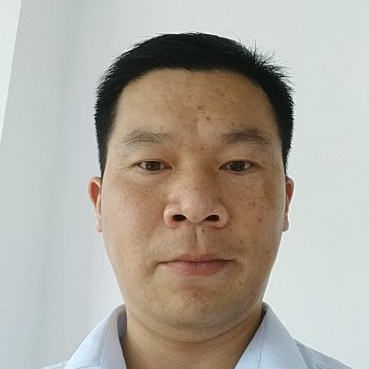 花痴等待溪流的照片