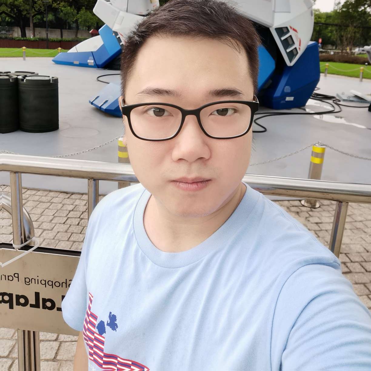 初夏改变绿草的照片