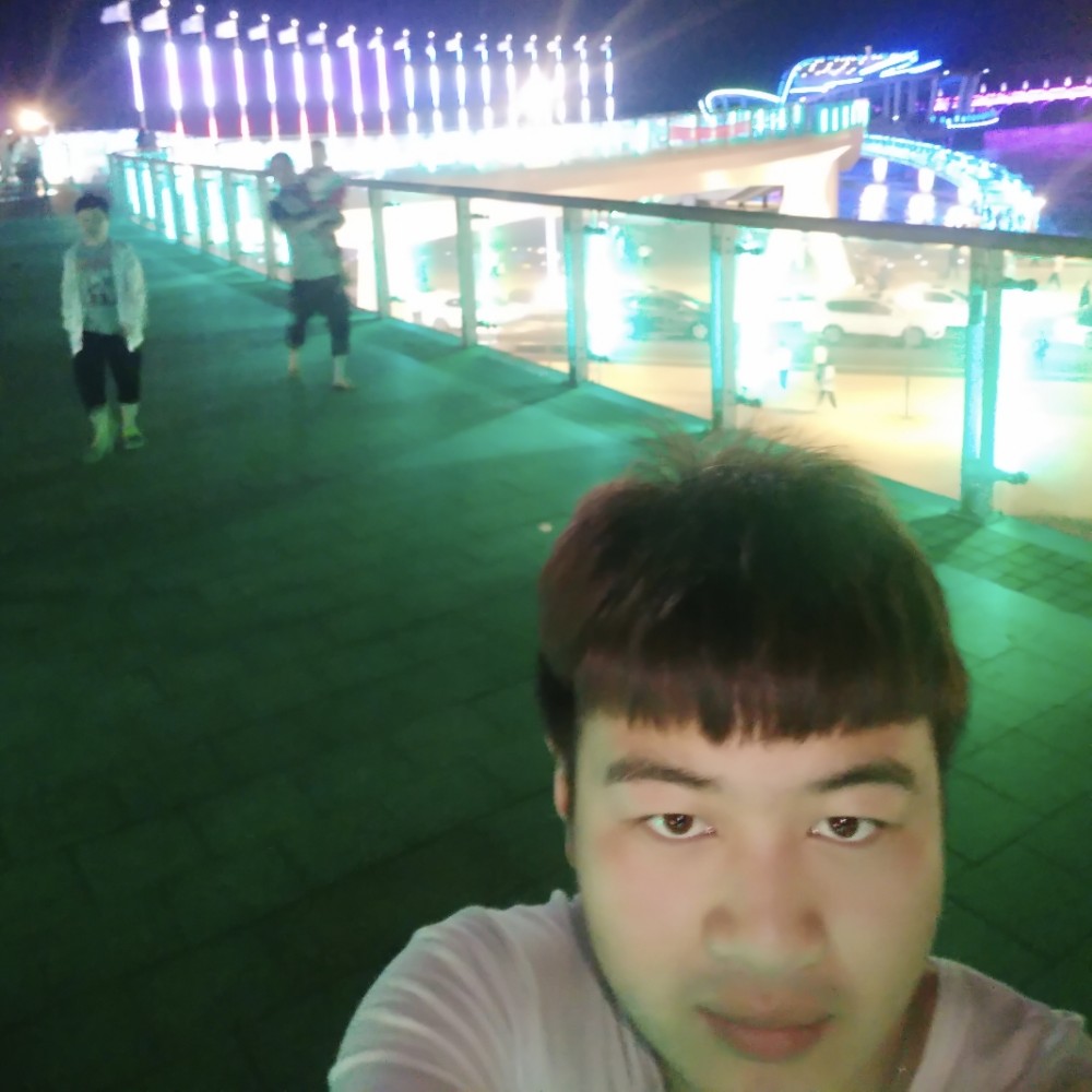 RE.;的照片