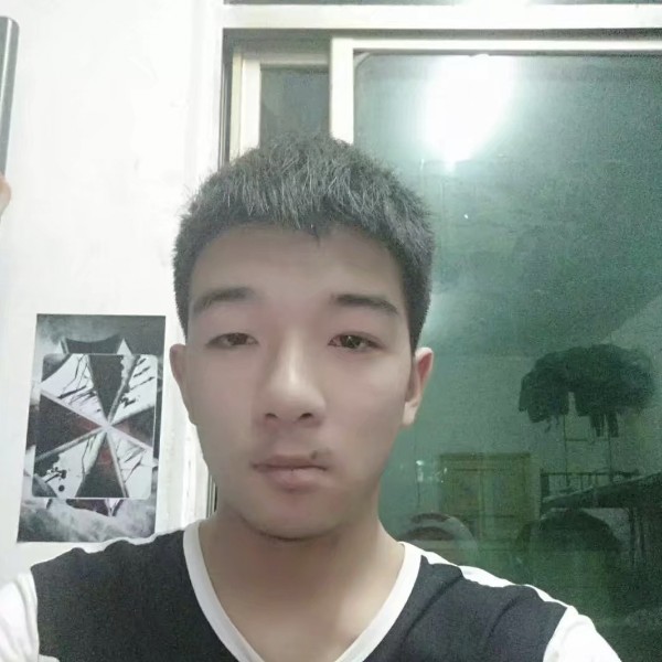 会撒娇的小女生的照片