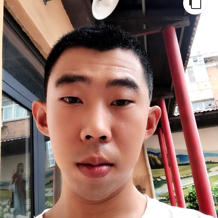 还会爱谁的照片