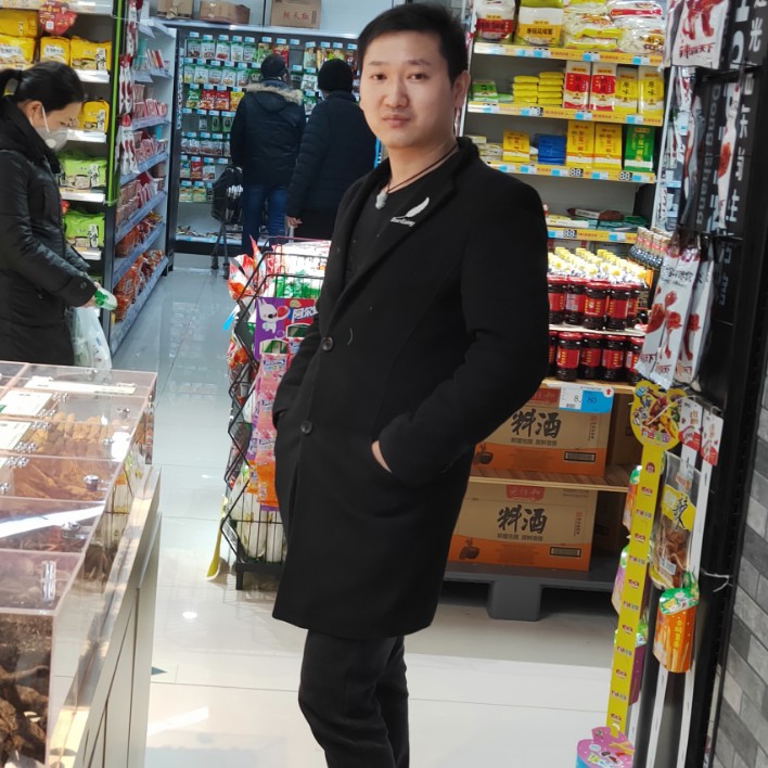 爷的妞谁敢动的照片