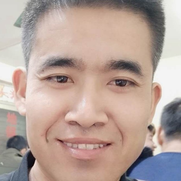 红牛蹙眉开放的照片