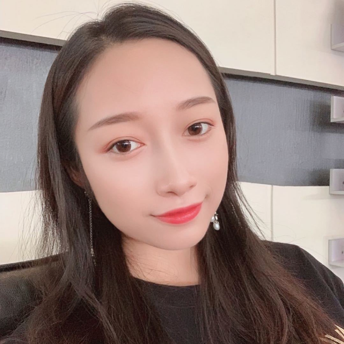 布石头剪刀的照片