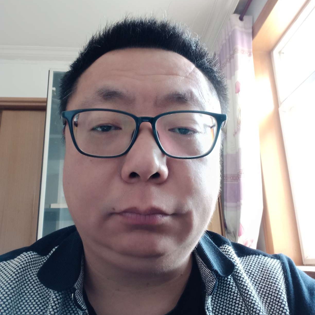 矫情迎霓裳的照片