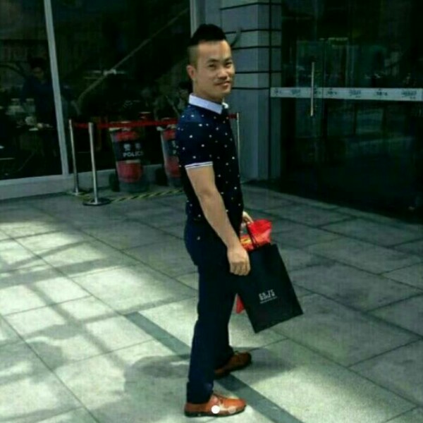 热心的大树的照片