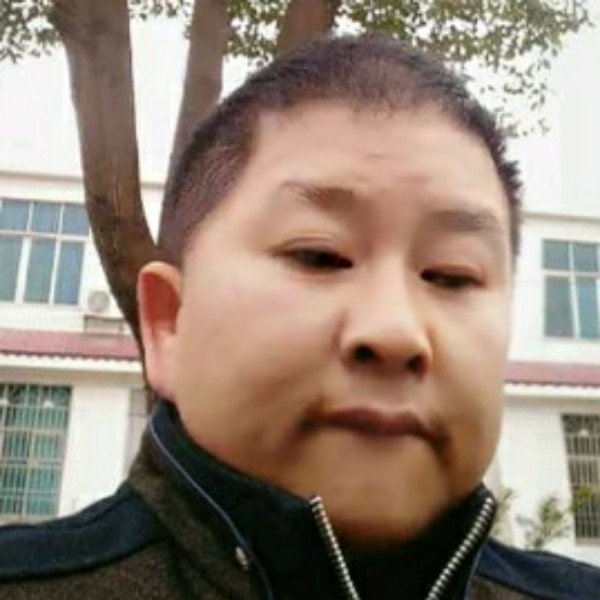 化羽专注的照片