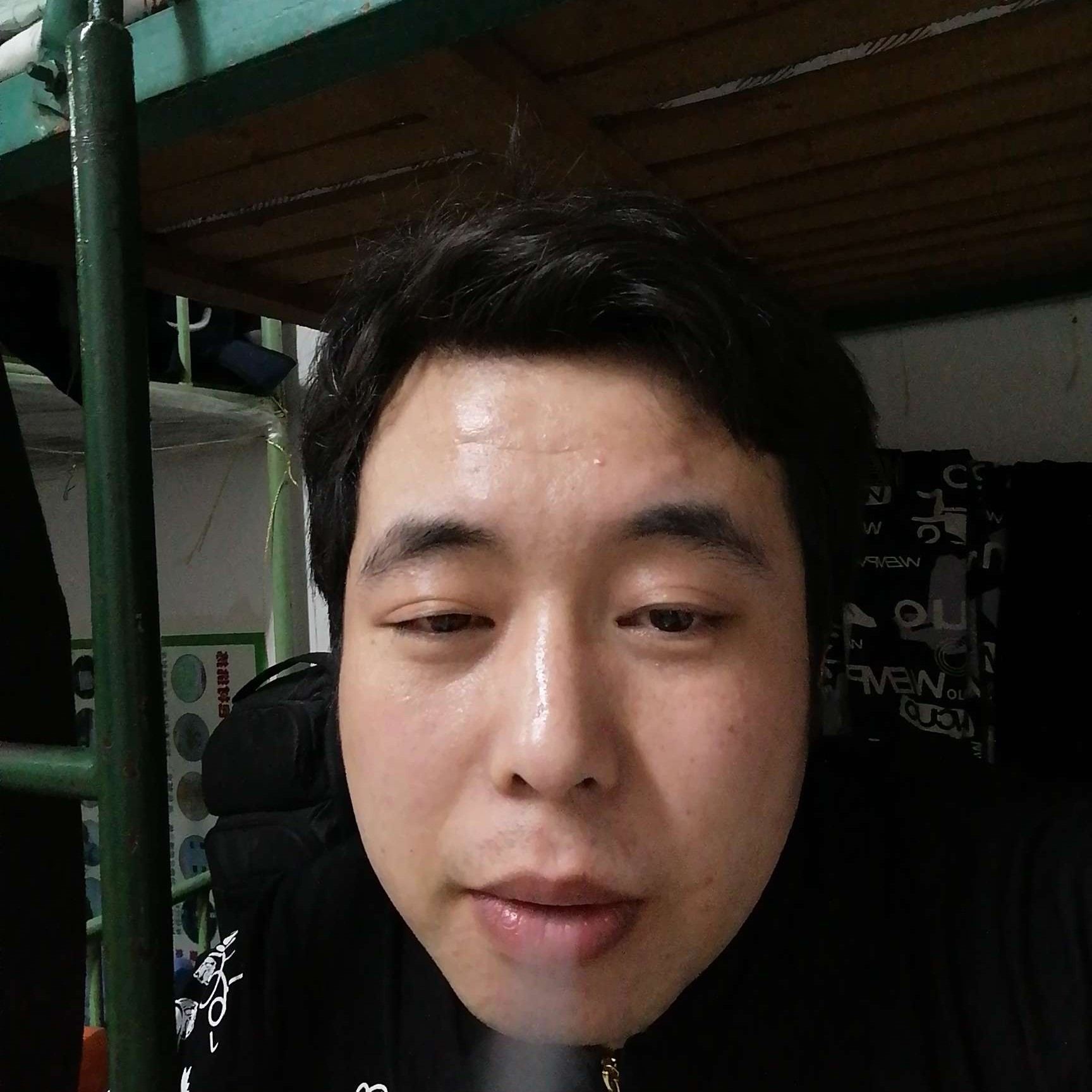 火笑俊逸的照片