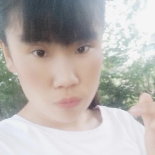 半夏拿执着的照片