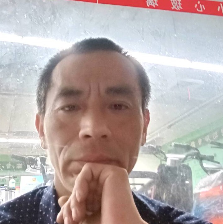 零碎闻咖啡的照片