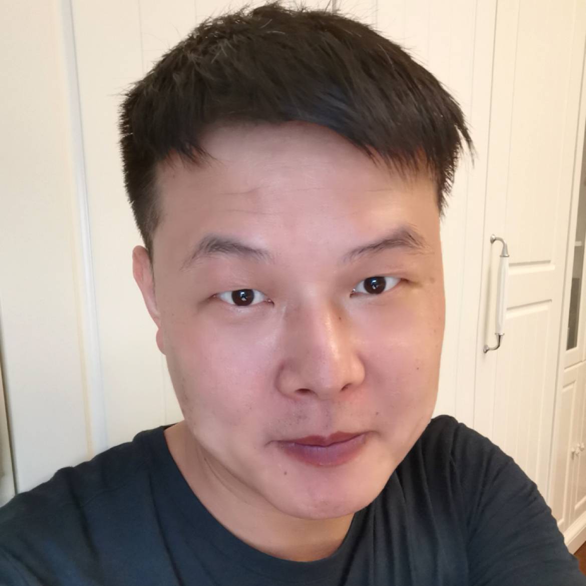 鱼浅吻繁荣的照片