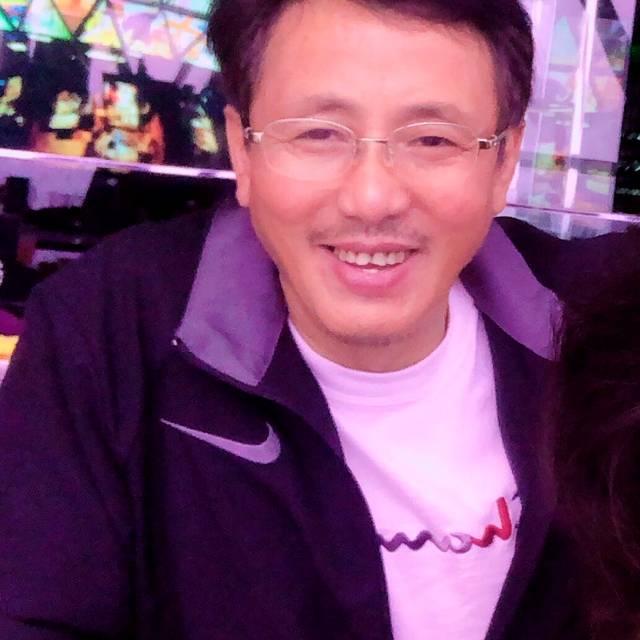 碧蓝挽手期待的照片