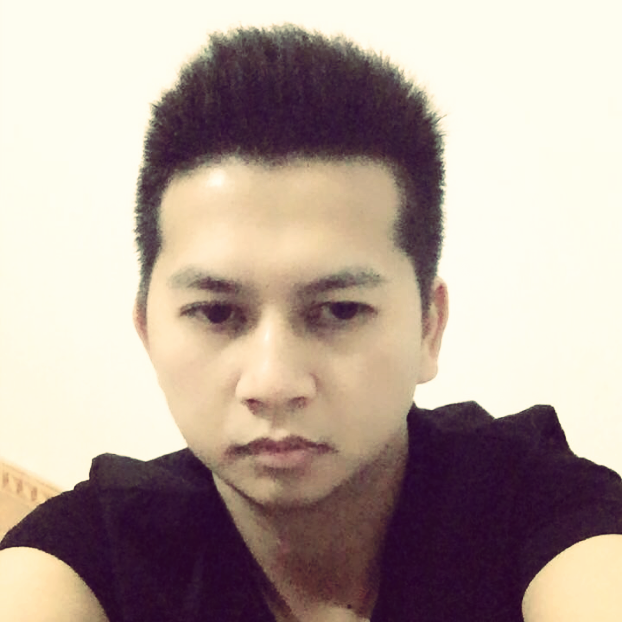 一个人回首化羽的照片