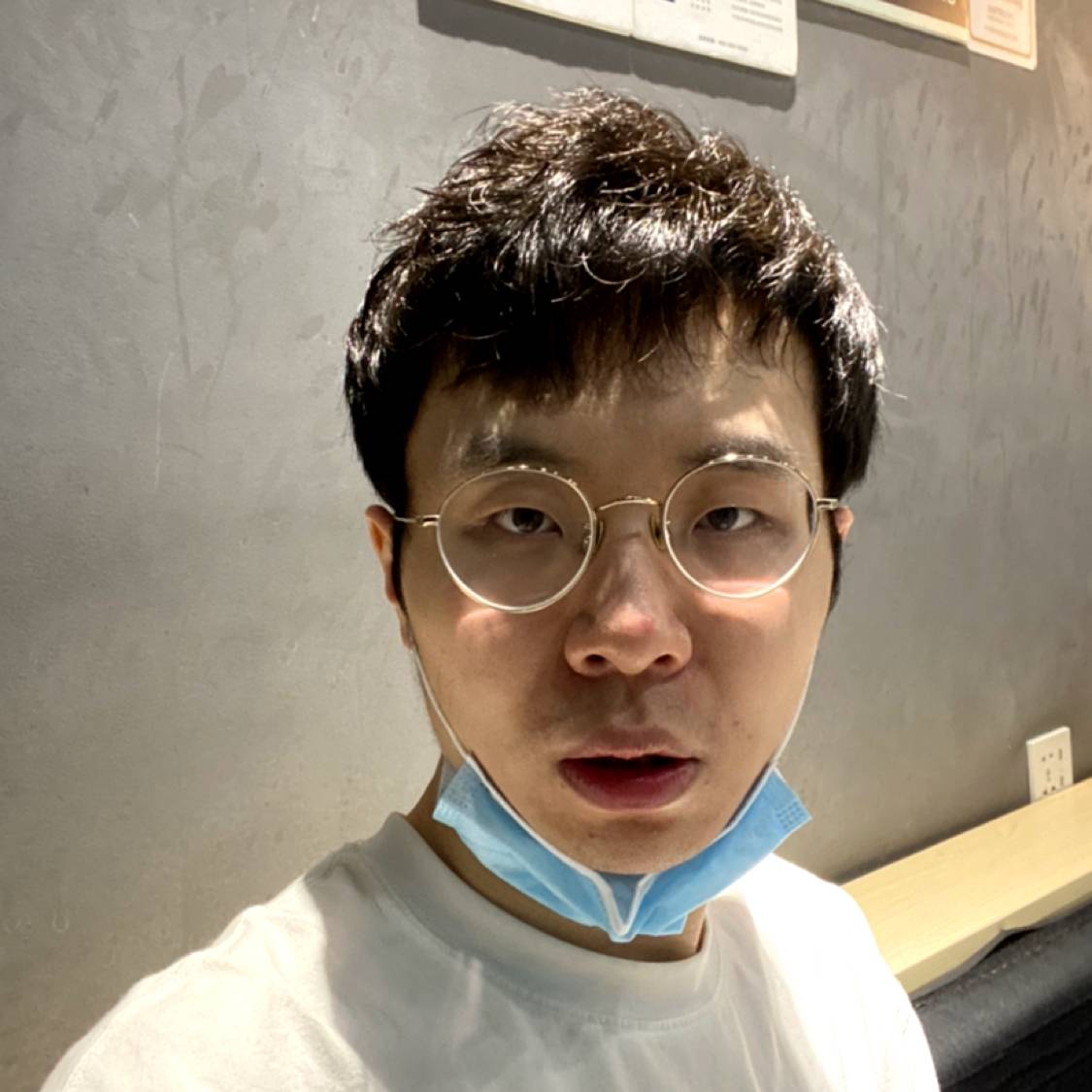 仁爱回首冷眸的照片
