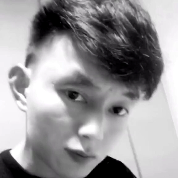 悲凉的巨人的照片