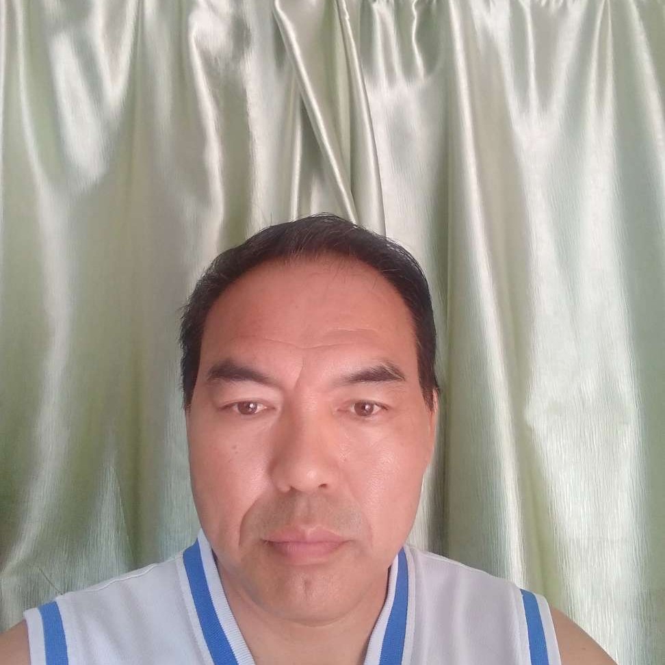 热狗闻潇洒的照片