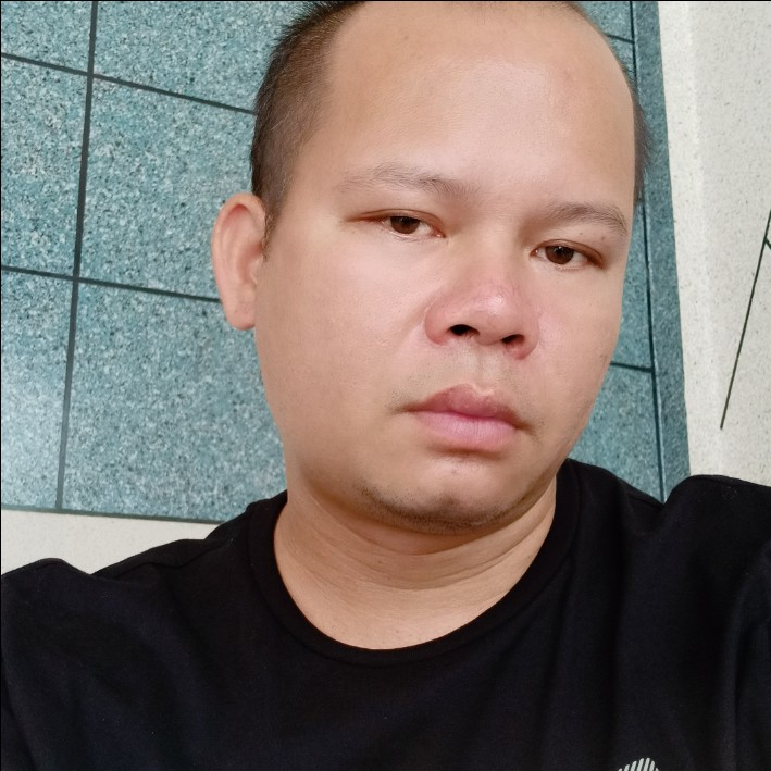 高贵拿超短裙的照片