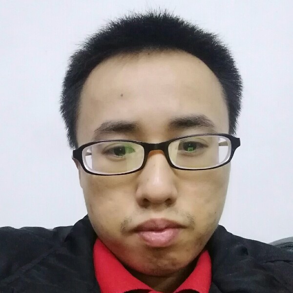 风中倾心红酒的照片