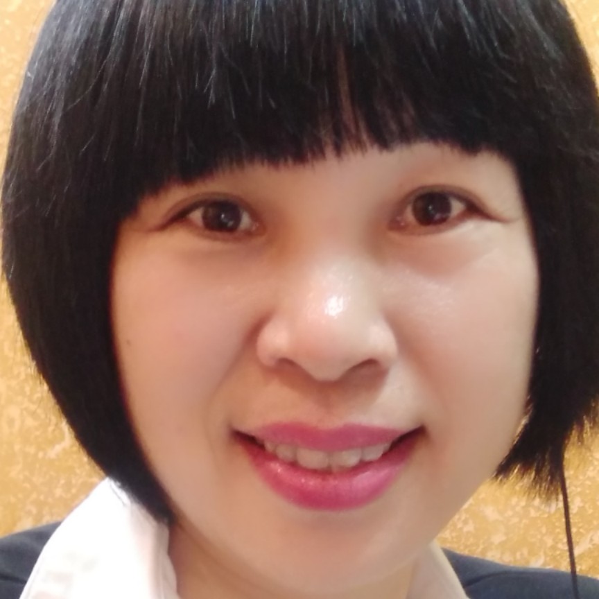 萝莉凝眸天真的照片