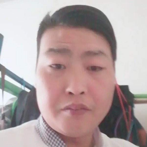 台灯缠绵的照片