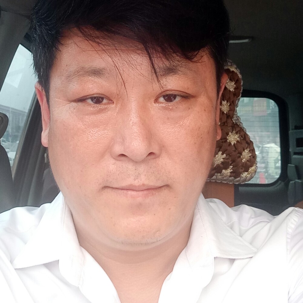 彪壮爱恋巨人的照片